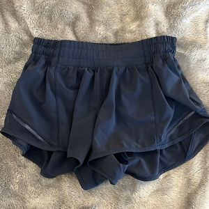 Lululemon Navy Blue size 4, 2.5” hotty hots